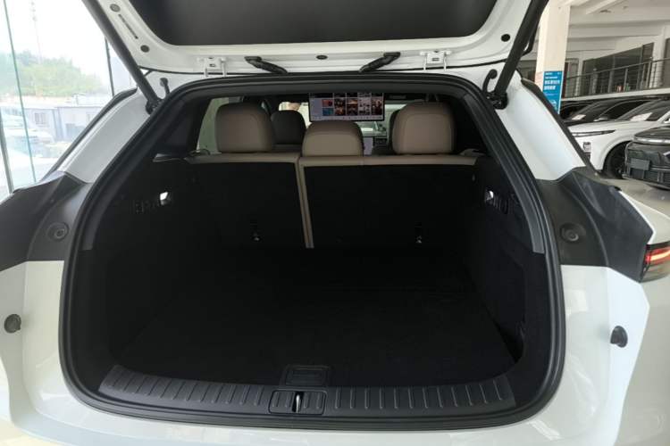 Used Li Auto i6 2025 Model Four-Wheel-Drive Standard Type Trunk