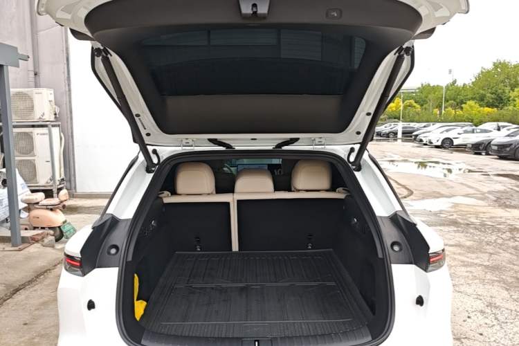 Used Li Auto i6 2025 Model Two-Wheel-Drive Standard Type Trunk