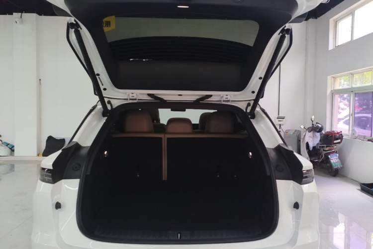 Used Li Auto i6 2025 Model Two-Wheel-Drive Standard Type Trunk