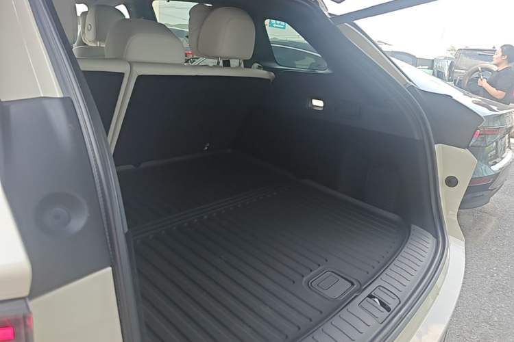 Used Li Auto i6 2025 Model Two-Wheel-Drive Standard Type Trunk