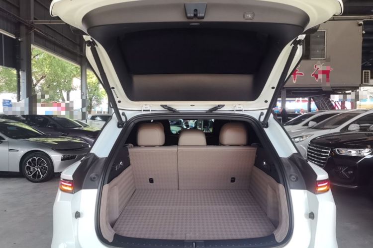 Used Li Auto i6 2025 Model Two-Wheel-Drive Standard Type Trunk