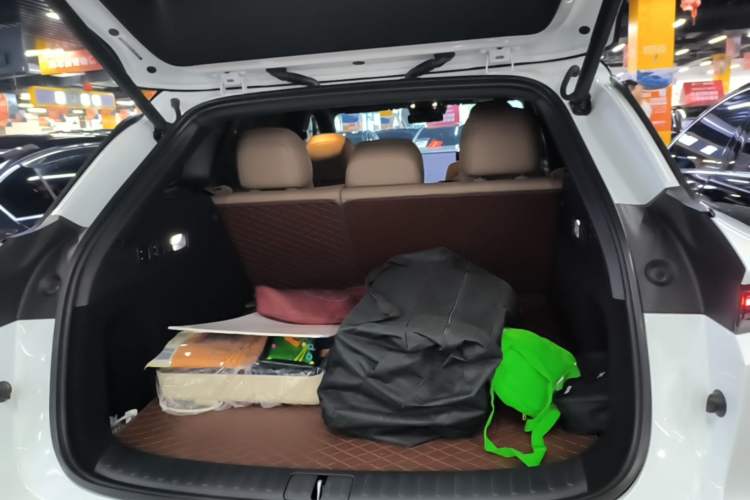 Used Li Auto i6 2025 Model Two-Wheel-Drive Standard Type Trunk