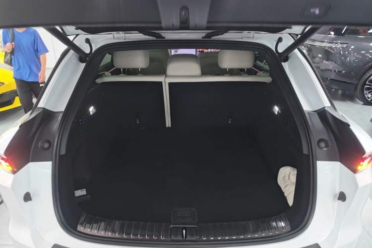 Used Li Auto i6 2025 Model Four-Wheel-Drive Standard Type Trunk