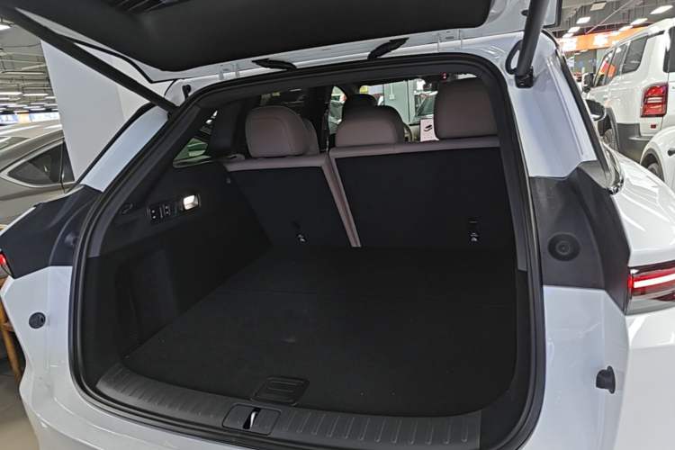 Used Li Auto i6 2025 Model Two-Wheel-Drive Standard Type Trunk
