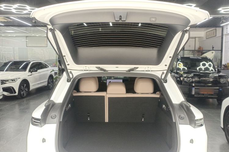 Used Li Auto i6 2025 Model Two-Wheel-Drive Standard Type Trunk
