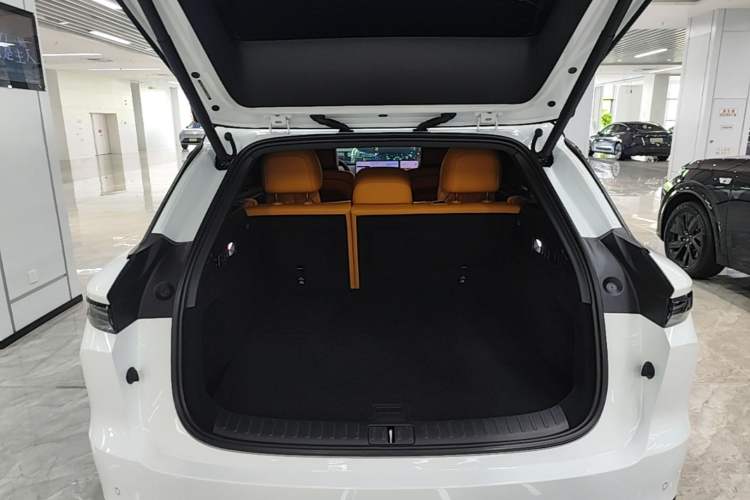Used Li Auto i6 2025 Model Two-Wheel-Drive Standard Type Trunk