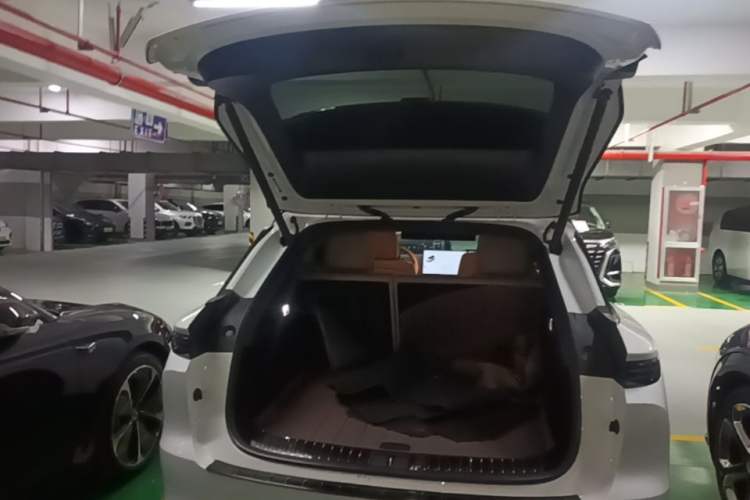 Used Li Auto i6 2025 Model Two-Wheel-Drive Standard Type Trunk