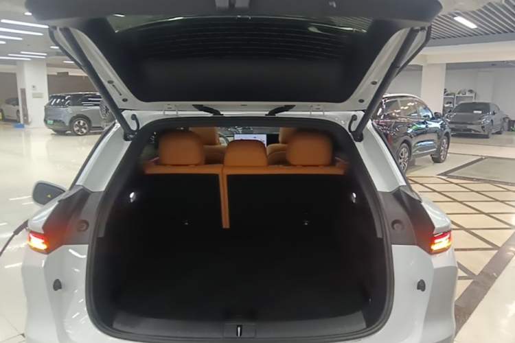 Used Li Auto i6 2025 Model Two-Wheel-Drive Standard Type Trunk
