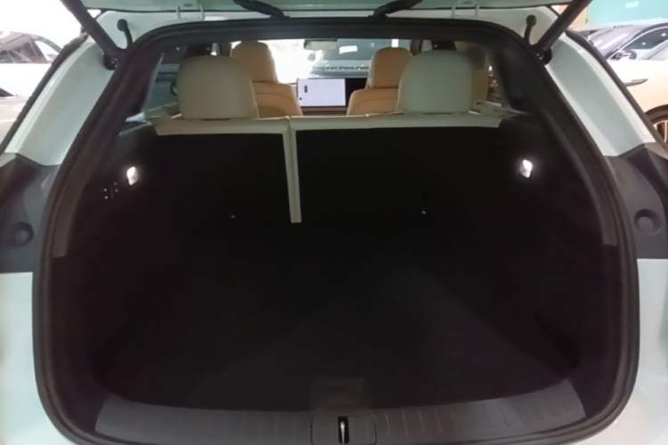 Used Li Auto i6 2025 Model Two-Wheel-Drive Standard Type Trunk