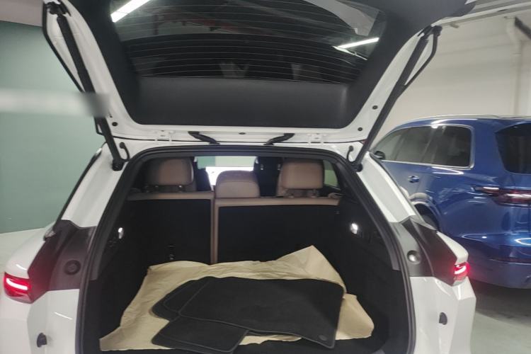 Used Li Auto i6 2025 Model Two-Wheel-Drive Standard Type Trunk
