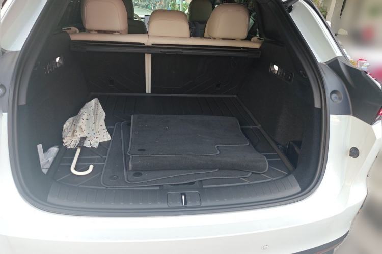 Used Li Auto i6 2025 Model Two-Wheel-Drive Standard Type Trunk