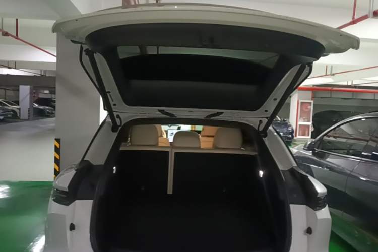 Used Li Auto i6 2025 Model Four-Wheel-Drive Standard Type Trunk