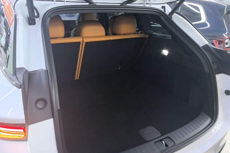 Used Li Auto i6 2025 Model Two-Wheel-Drive Standard Type Trunk