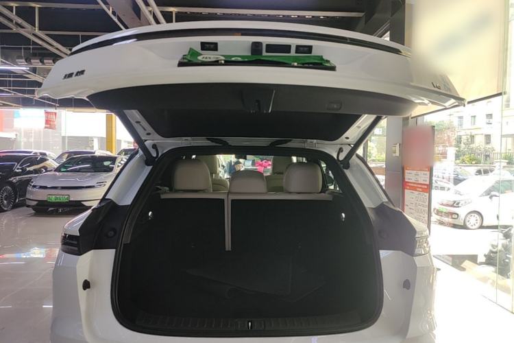 Used Li Auto i6 2025 Model Four-Wheel-Drive Standard Type Trunk