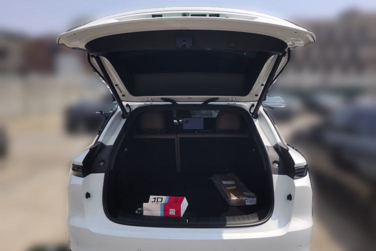 Used Li Auto i6 2025 Model Two-Wheel-Drive Standard Type Trunk