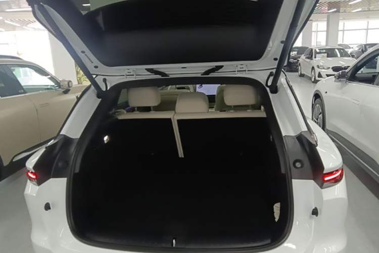 Used Li Auto i6 2025 Model Two-Wheel-Drive Standard Type Trunk