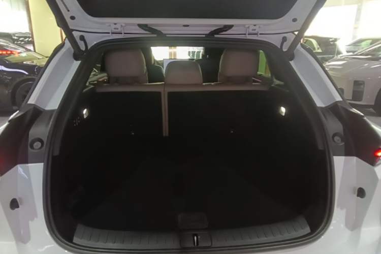 Used Li Auto i6 2025 Model Two-Wheel-Drive Standard Type Trunk