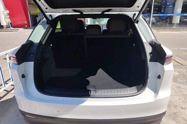 Used Li Auto i6 2025 Model Two-Wheel-Drive Standard Type Trunk