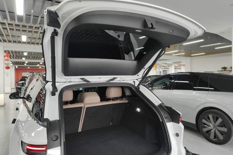 Used Li Auto i6 2025 Model Two-Wheel-Drive Standard Type Trunk