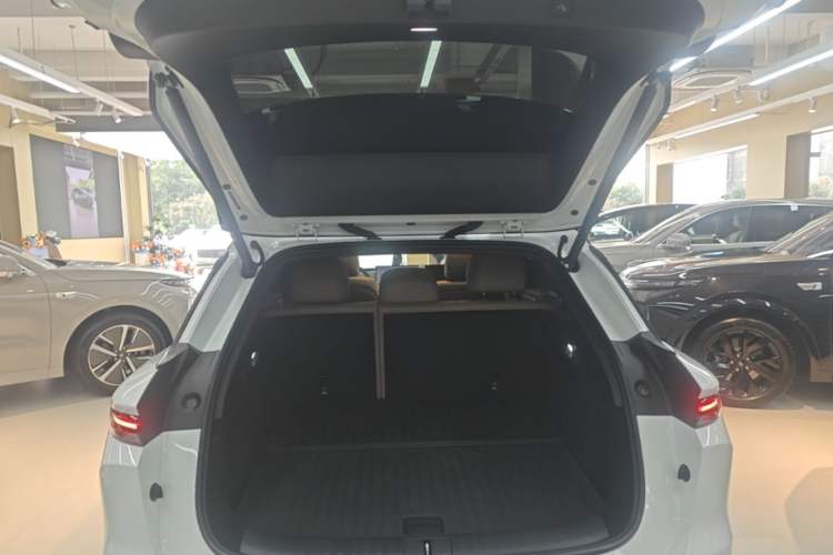 Used Li Auto i6 2025 Model Four-Wheel-Drive Standard Type Trunk