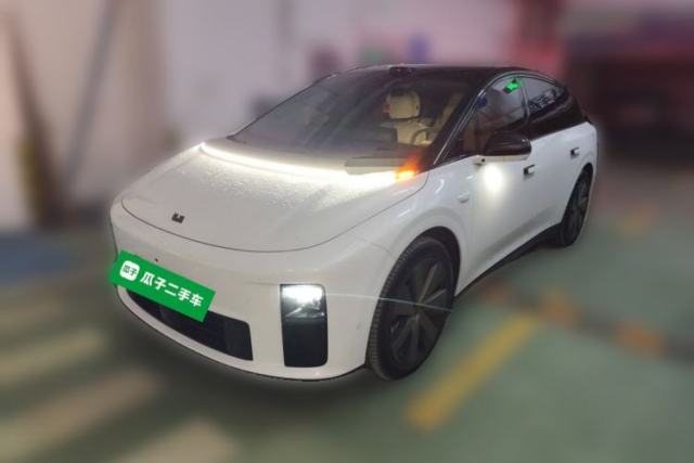 Ojetý Li Auto i6 2025 Model Four-Wheel-Drive Standard Type