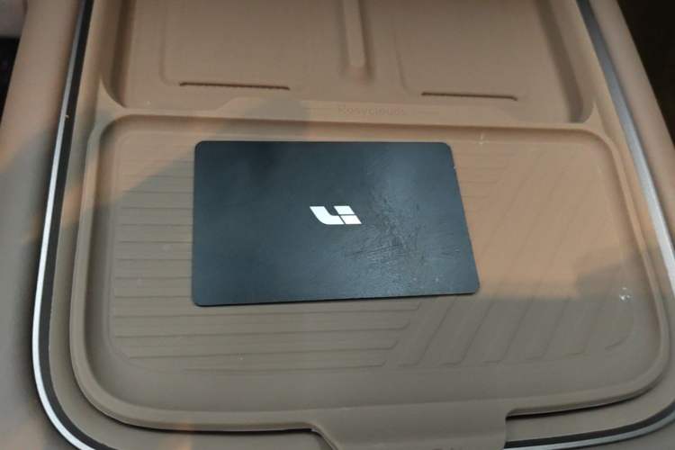 Used Li Auto i6 2025 Model Two-Wheel-Drive Standard Type Vehicle Key