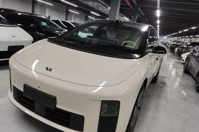Used Li Auto i6 2025 Model Four-Wheel-Drive Standard Type