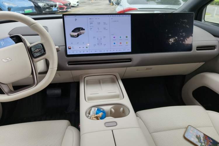 Used Li Auto i6 2025 Model Two-Wheel-Drive Standard Type Audio And AC Panel