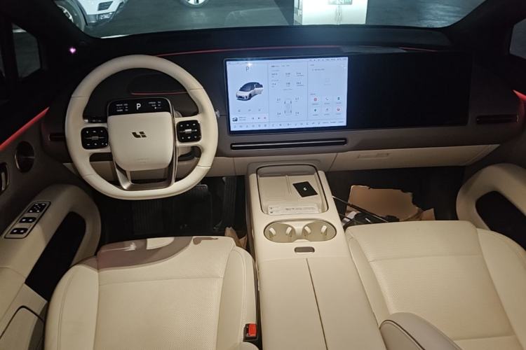 Used Li Auto i6 2025 Model Four-Wheel-Drive Standard Type Center Console