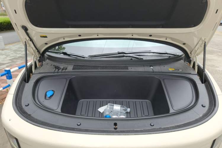 Used Li Auto i6 2025 Model Two-Wheel-Drive Standard Type Engine Bay