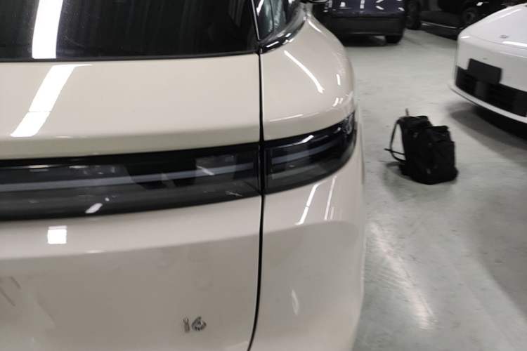 Used Li Auto i6 2025 Model Four-Wheel-Drive Standard Type Exterior 3