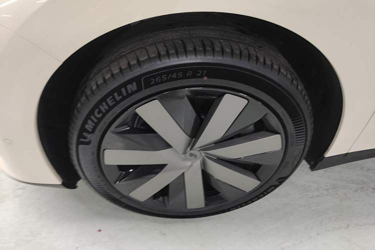 Used Li Auto i6 2025 Model Four-Wheel-Drive Standard Type Exterior 4
