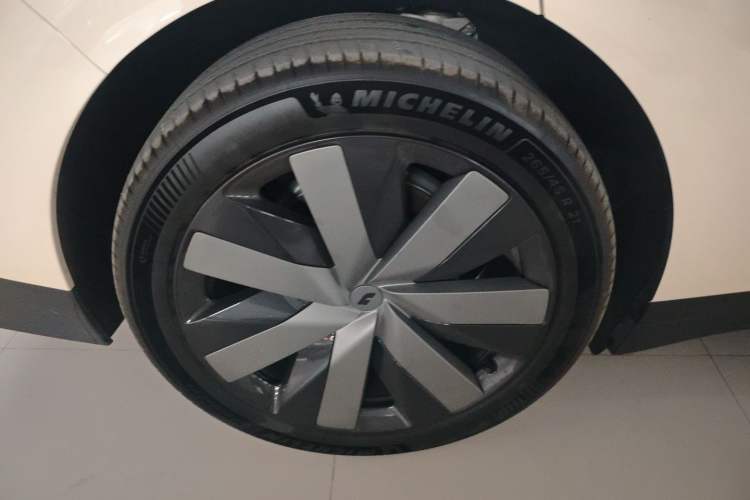 Used Li Auto i6 2025 Model Two-Wheel-Drive Standard Type Exterior 5