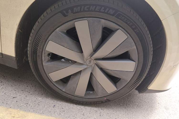 Used Li Auto i6 2025 Model Four-Wheel-Drive Standard Type Exterior 7