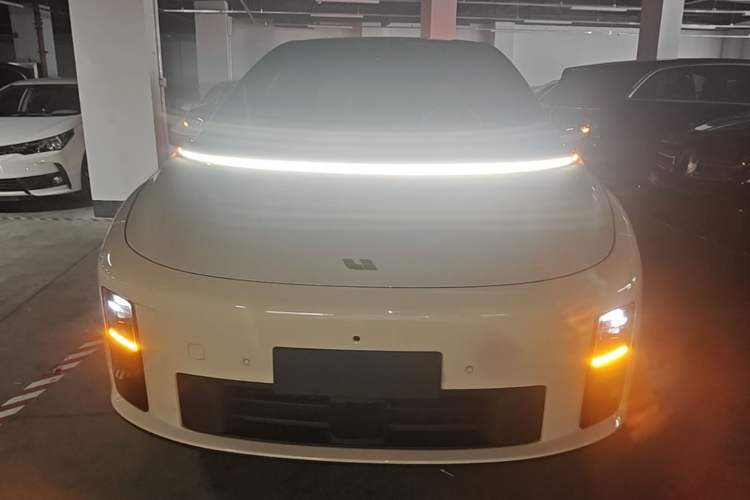 Used Li Auto i6 2025 Model Four-Wheel-Drive Standard Type Front