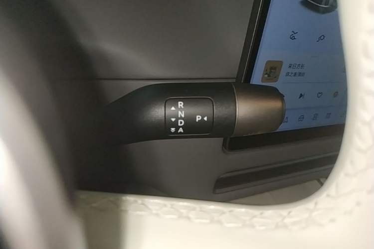 Used Li Auto i6 2025 Model Four-Wheel-Drive Standard Type Gear Lever
