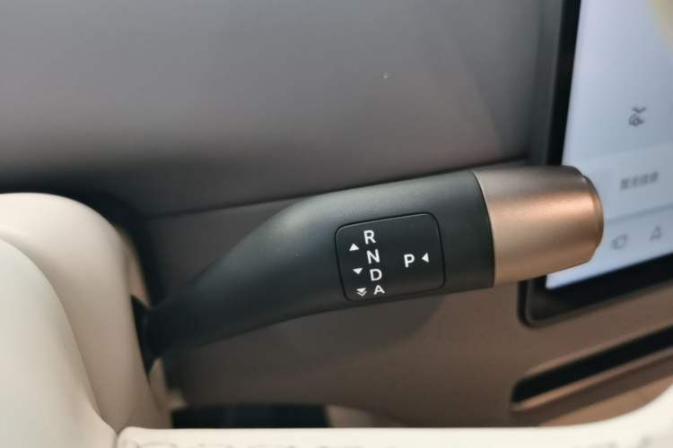 Used Li Auto i6 2025 Model Two-Wheel-Drive Standard Type Gear Lever