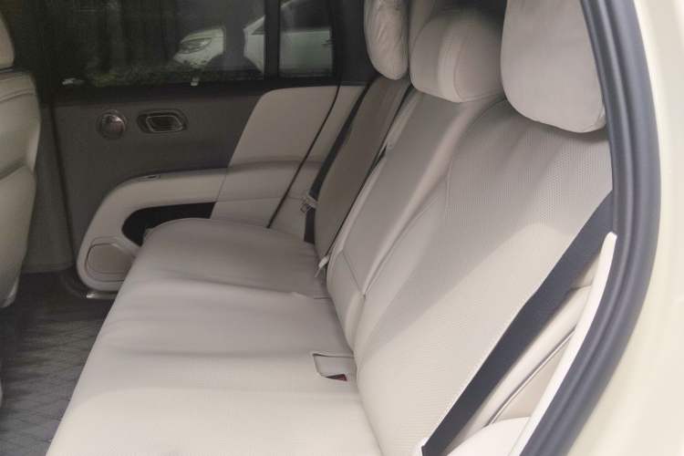 Used Li Auto i6 2025 Model Four-Wheel-Drive Standard Type Interior 4