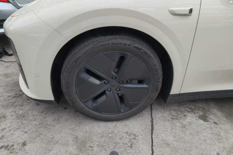 Used Li Auto i6 2025 Model Two-Wheel-Drive Standard Type Left Front Wheel Hub