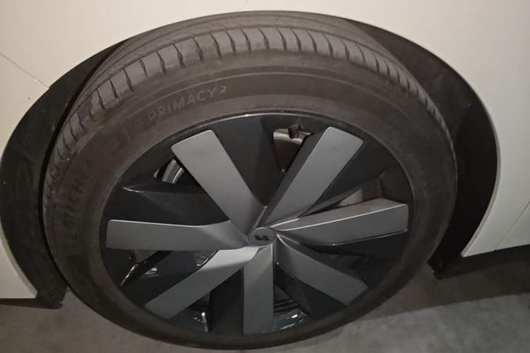 Used Li Auto i6 2025 Model Four-Wheel-Drive Standard Type Left Front Wheel Hub