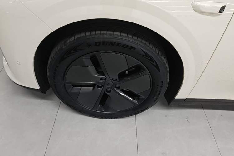 Used Li Auto i6 2025 Model Two-Wheel-Drive Standard Type Left Front Wheel Hub