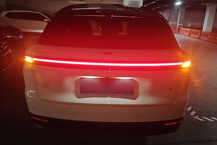 Used Li Auto i6 2025 Model Four-Wheel-Drive Standard Type Rear