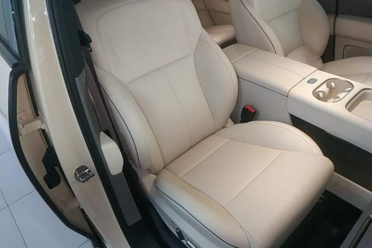 Used Li Auto i6 2025 Model Four-Wheel-Drive Standard Type Right Front Seat