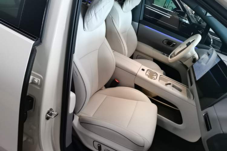Used Li Auto i6 2025 Model Two-Wheel-Drive Standard Type Right Front Seat