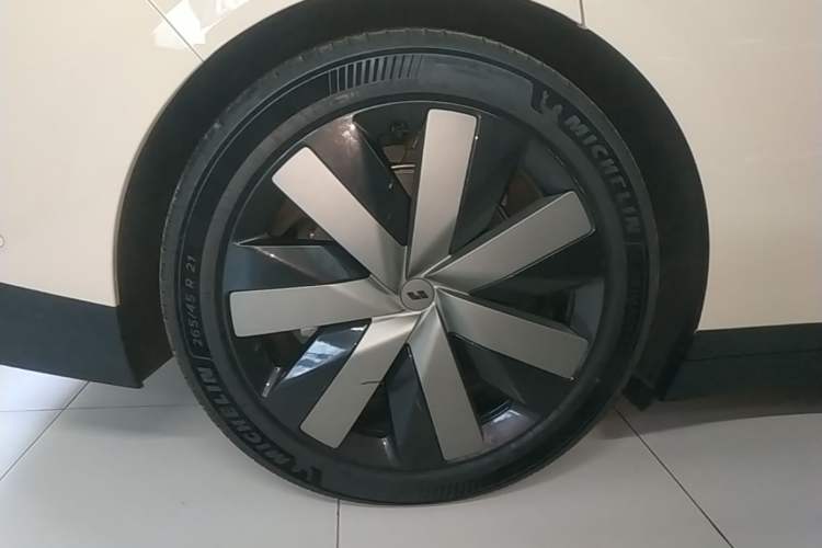 Used Li Auto i6 2025 Model Four-Wheel-Drive Standard Type Right Rear Wheel Hub