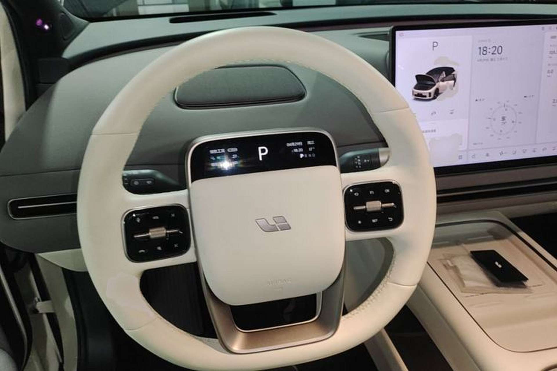 Used Li Auto i6 2025 Model Four-Wheel-Drive Standard Type Steering Wheel