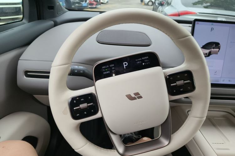 Used Li Auto i6 2025 Model Two-Wheel-Drive Standard Type Steering Wheel