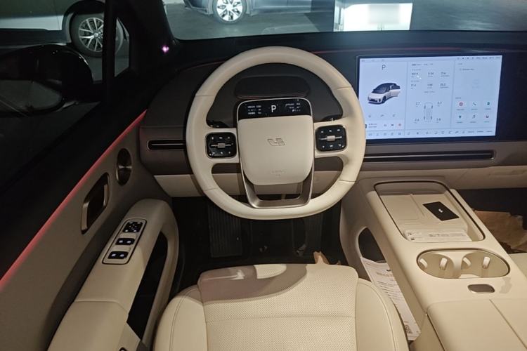 Used Li Auto i6 2025 Model Four-Wheel-Drive Standard Type Steering Wheel