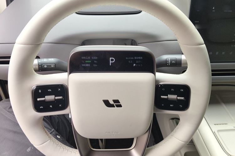 Used Li Auto i6 2025 Model Four-Wheel-Drive Standard Type Steering Wheel