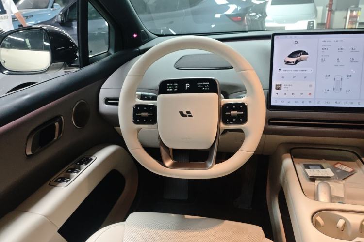 Used Li Auto i6 2025 Model Two-Wheel-Drive Standard Type Steering Wheel